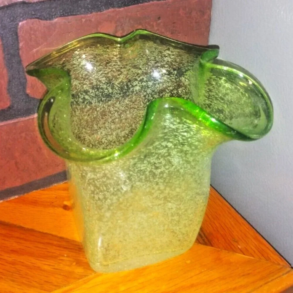 Vintage Vase Bubble Glass Emerald Green Scalloped ruffled Edge MCM 5